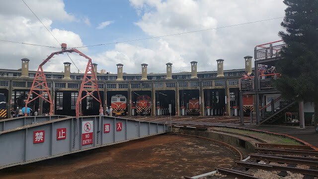 扇形車庫 - 調車轉盤