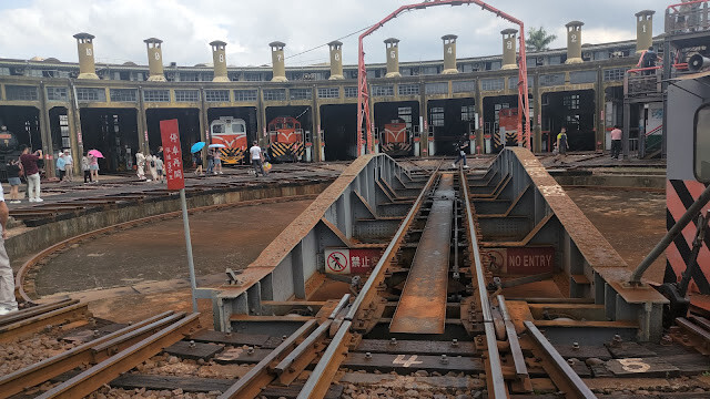 扇形車庫 - 調車轉盤