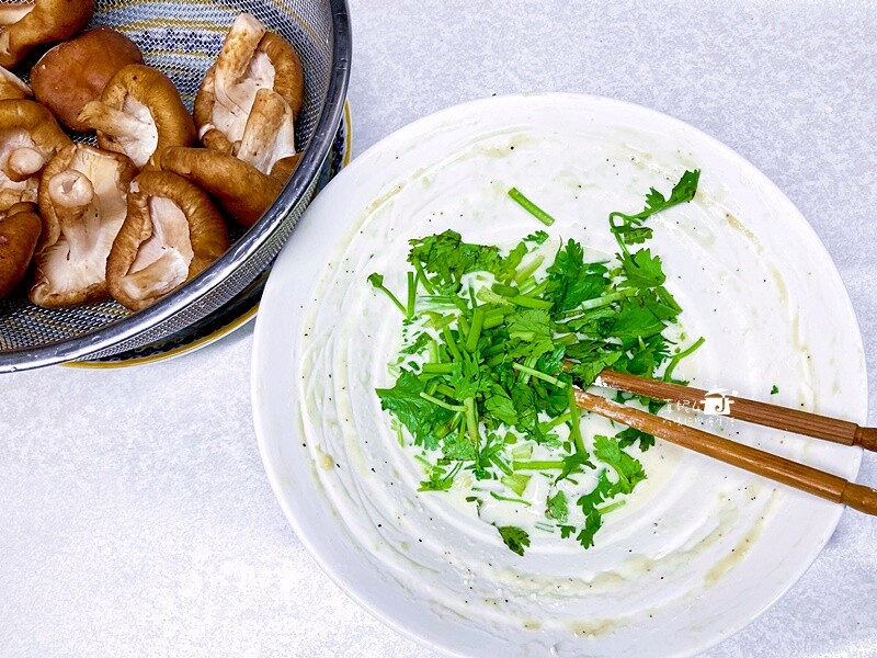 烹飪筆記│香蒜雞塊酥和炸香菇，用雞胸肉炸雞塊多汁多嫩特別好吃