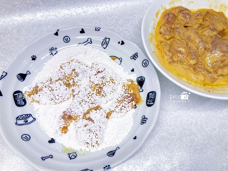 烹飪筆記│香蒜雞塊酥和炸香菇，用雞胸肉炸雞塊多汁多嫩特別好吃
