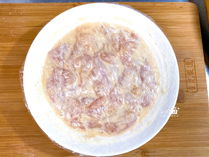 烹飪筆記│香蒜雞塊酥和炸香菇，用雞胸肉炸雞塊多汁多嫩特別好吃