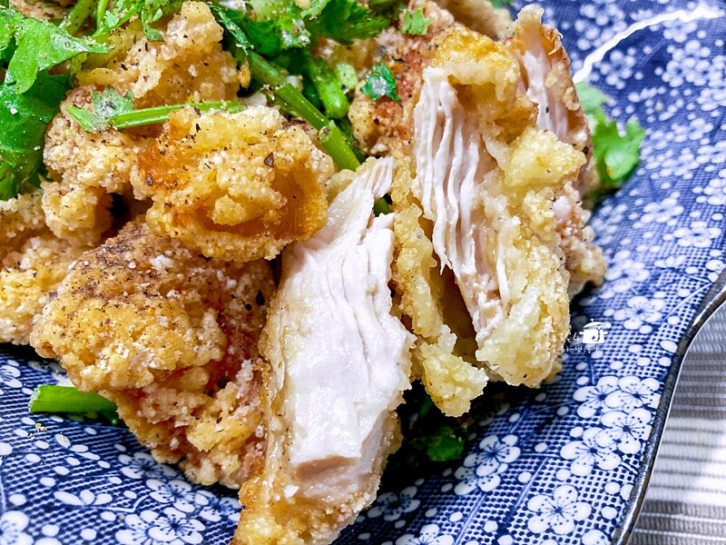 烹飪筆記│香蒜雞塊酥和炸香菇，用雞胸肉炸雞塊多汁多嫩特別好吃