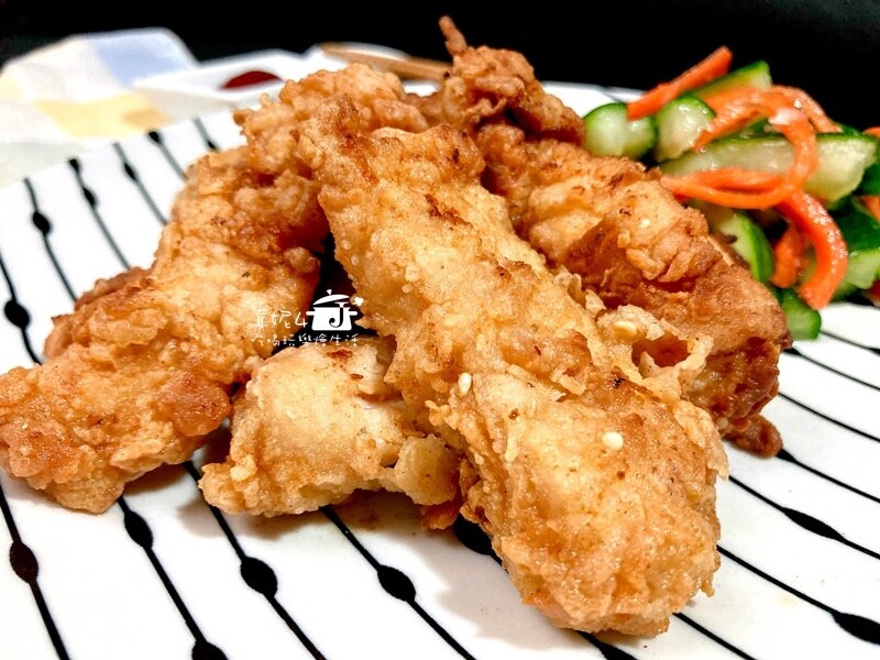 烹飪筆記│香蒜雞塊酥和炸香菇，用雞胸肉炸雞塊多汁多嫩特別好吃