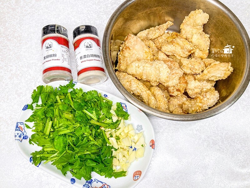 烹飪筆記│香蒜雞塊酥和炸香菇，用雞胸肉炸雞塊多汁多嫩特別好吃