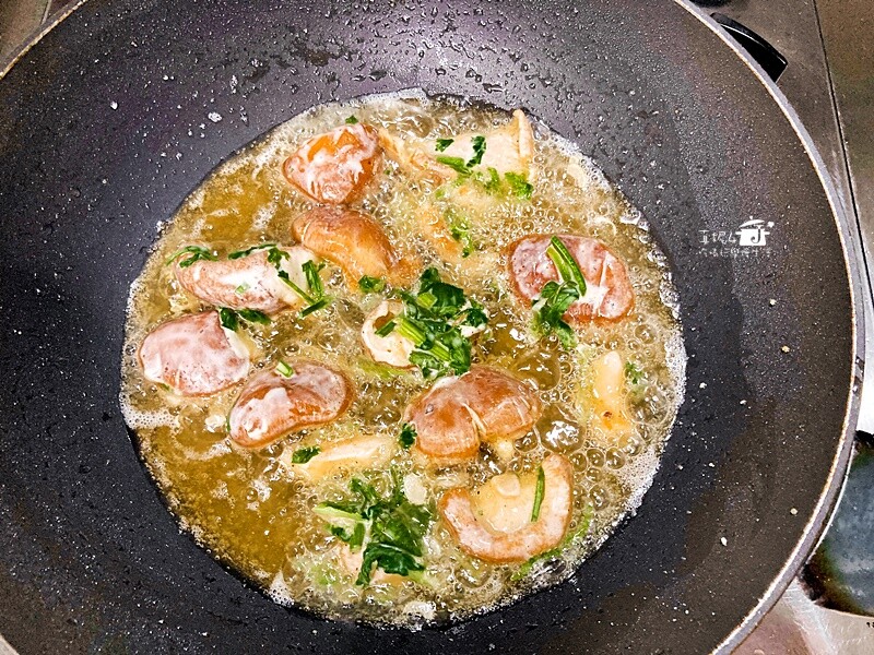 烹飪筆記│香蒜雞塊酥和炸香菇，用雞胸肉炸雞塊多汁多嫩特別好吃