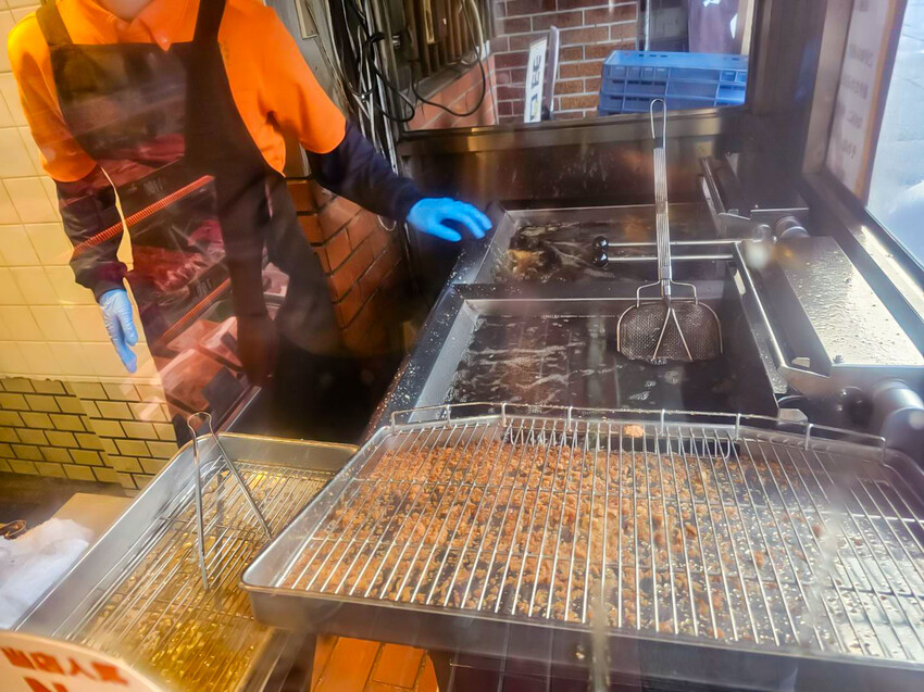 日本中村屋可樂餅｜銅板價就可以吃到滿滿和牛炸肉餅！超過六十年老肉舖可樂餅