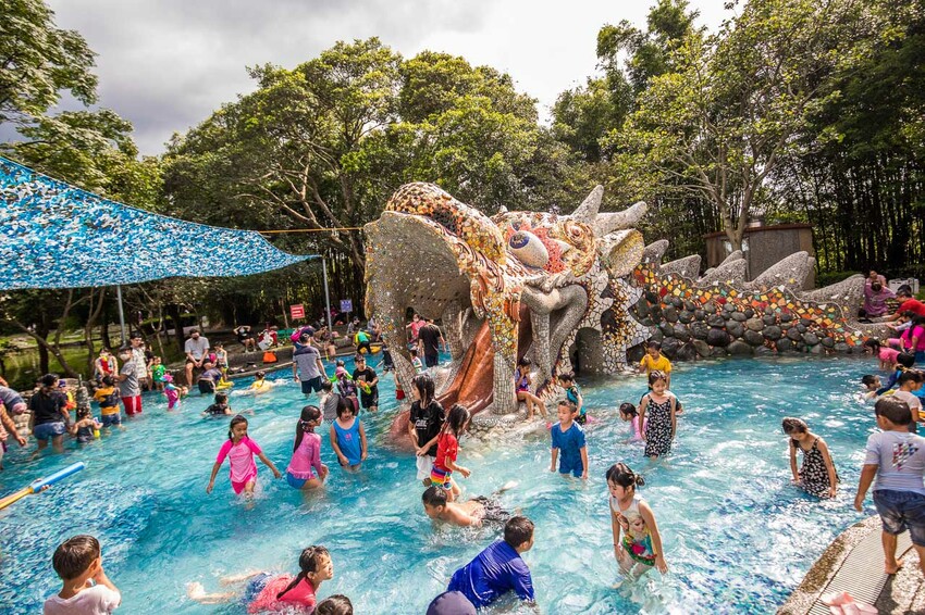 桃園市龍潭區桃園龍潭大池戲水區｜免錢玩水玩到爽！超大龍頭溜滑梯戲水池
