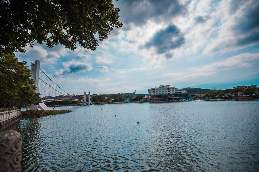 桃園市龍潭區桃園龍潭大池戲水區｜免錢玩水玩到爽！超大龍頭溜滑梯戲水池