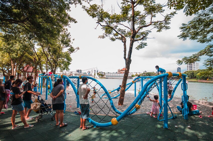 桃園市龍潭區桃園龍潭大池戲水區｜免錢玩水玩到爽！超大龍頭溜滑梯戲水池
