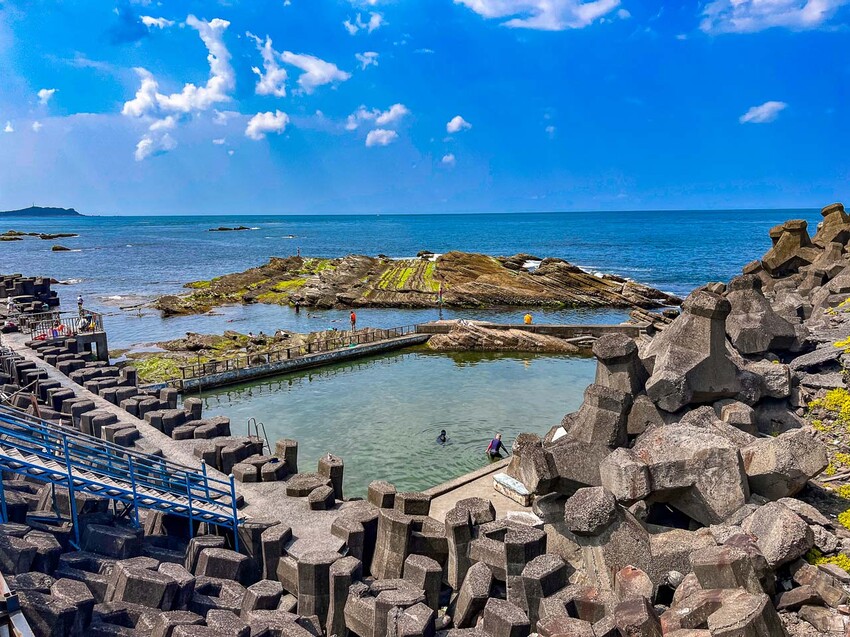 基隆市安樂區外木山海興游泳池|湛藍海水清澈見底!不用錢免費玩天然海水游泳池