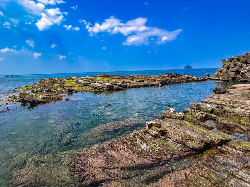 基隆市安樂區外木山海興游泳池|湛藍海水清澈見底!不用錢免費玩天然海水游泳池