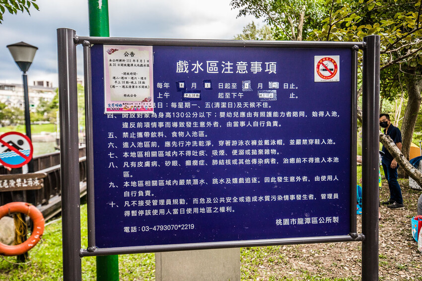 桃園市龍潭區桃園龍潭大池戲水區｜免錢玩水玩到爽！超大龍頭溜滑梯戲水池