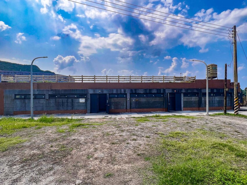 基隆市安樂區外木山海興游泳池|湛藍海水清澈見底!不用錢免費玩天然海水游泳池