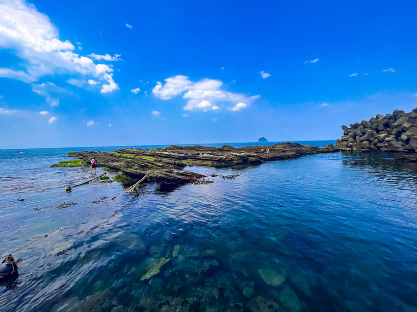 基隆市安樂區外木山海興游泳池|湛藍海水清澈見底!不用錢免費玩天然海水游泳池