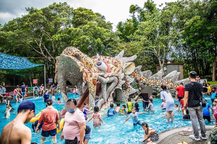 桃園市龍潭區桃園龍潭大池戲水區｜免錢玩水玩到爽！超大龍頭溜滑梯戲水池
