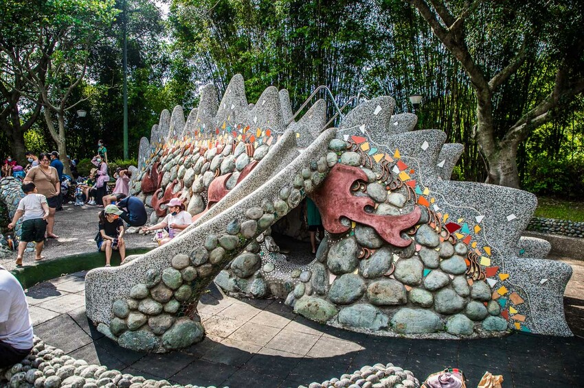 桃園市龍潭區桃園龍潭大池戲水區｜免錢玩水玩到爽！超大龍頭溜滑梯戲水池