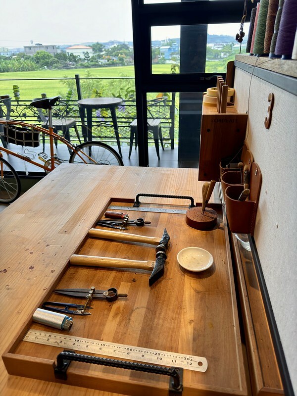 彰化縣彰化市台灣｜彰化｜工藝行旅｜踏出都市喧囂，在田園發現皮革之美：探索彰化的「路思大新創園區」。（彰化旅遊/彰