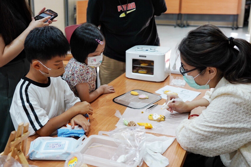 免費景點！女神幫幫忙特展！放大版抓周好可愛，週末有市集與DIY活動～有機會把掃拖機器人帶回家