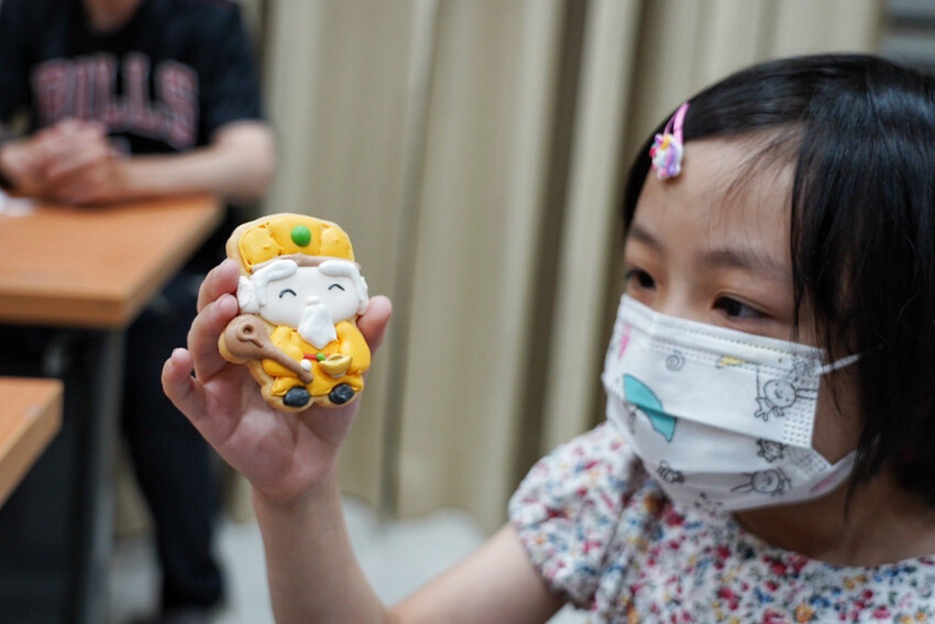 免費景點！女神幫幫忙特展！放大版抓周好可愛，週末有市集與DIY活動～有機會把掃拖機器人帶回家