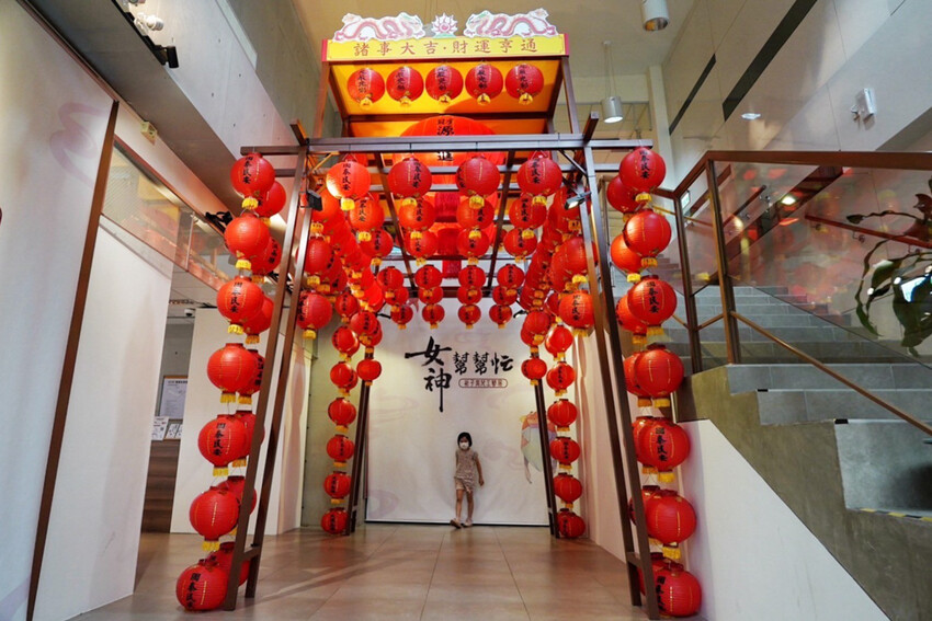 免費景點！女神幫幫忙特展！放大版抓周好可愛，週末有市集與DIY活動～有機會把掃拖機器人帶回家