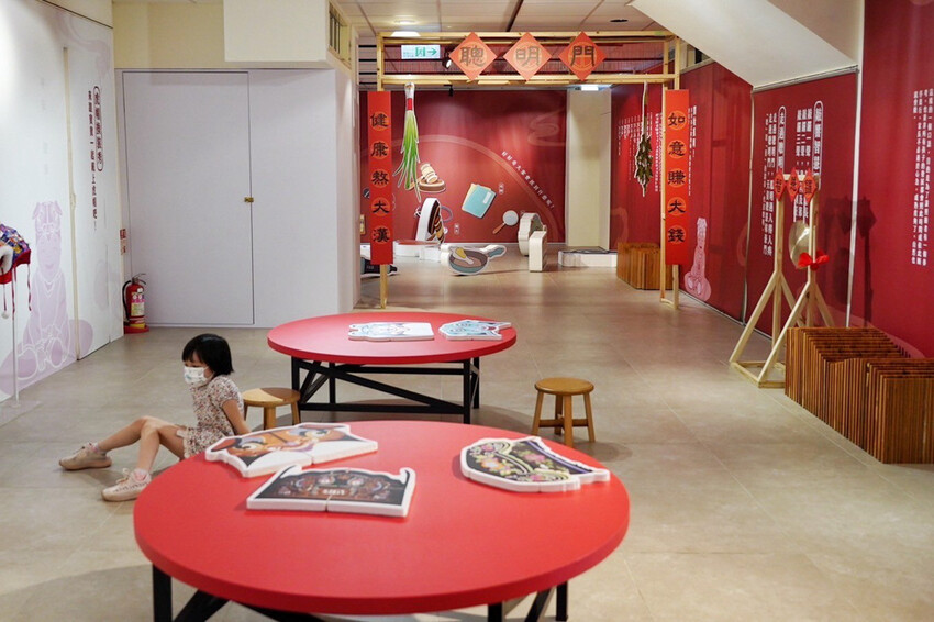 免費景點！女神幫幫忙特展！放大版抓周好可愛，週末有市集與DIY活動～有機會把掃拖機器人帶回家