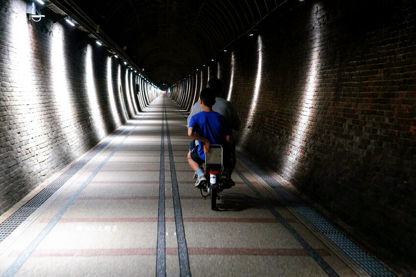 新北旅遊景點 ❙ 福隆舊草嶺隧道自行車漫遊,福隆車站鄉野便當