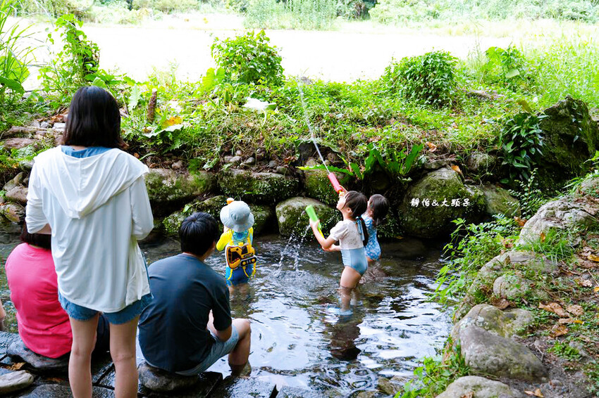 宜蘭玩水景點,羌仔埤,純天然湧泉,員山親子玩水、抓小魚小蝦秘