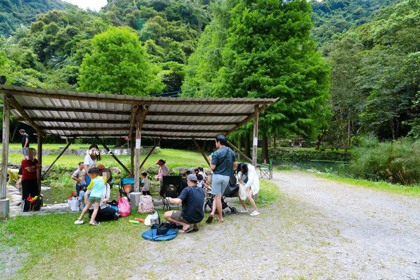 宜蘭玩水景點,羌仔埤,純天然湧泉,員山親子玩水、抓小魚小蝦秘