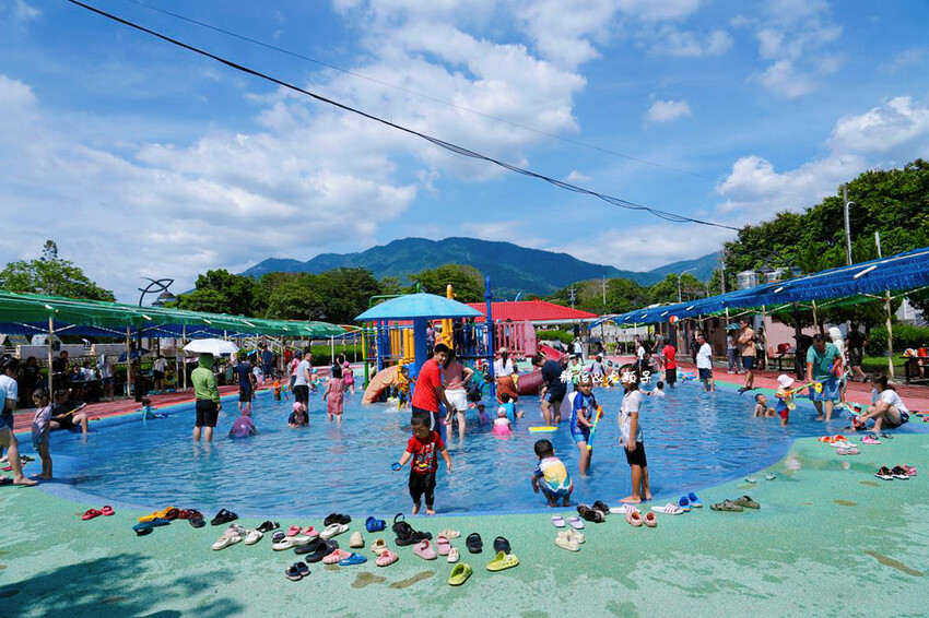 竹崎親水公園，夏日親子玩水好去處，有沖洗間及停車場，嘉義免費