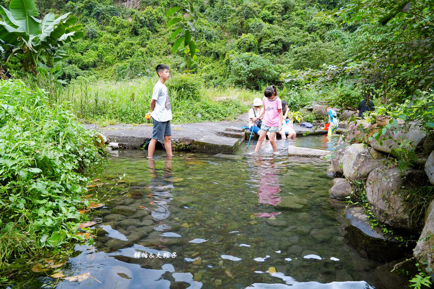 宜蘭玩水景點,羌仔埤,純天然湧泉,員山親子玩水、抓小魚小蝦秘