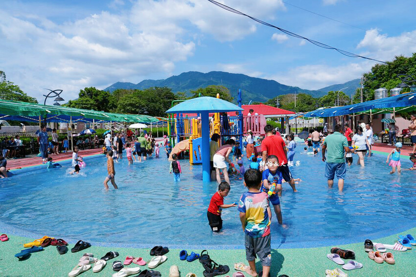 竹崎親水公園，夏日親子玩水好去處，有沖洗間及停車場，嘉義免費