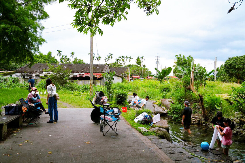 宜蘭玩水景點,羌仔埤,純天然湧泉,員山親子玩水、抓小魚小蝦秘