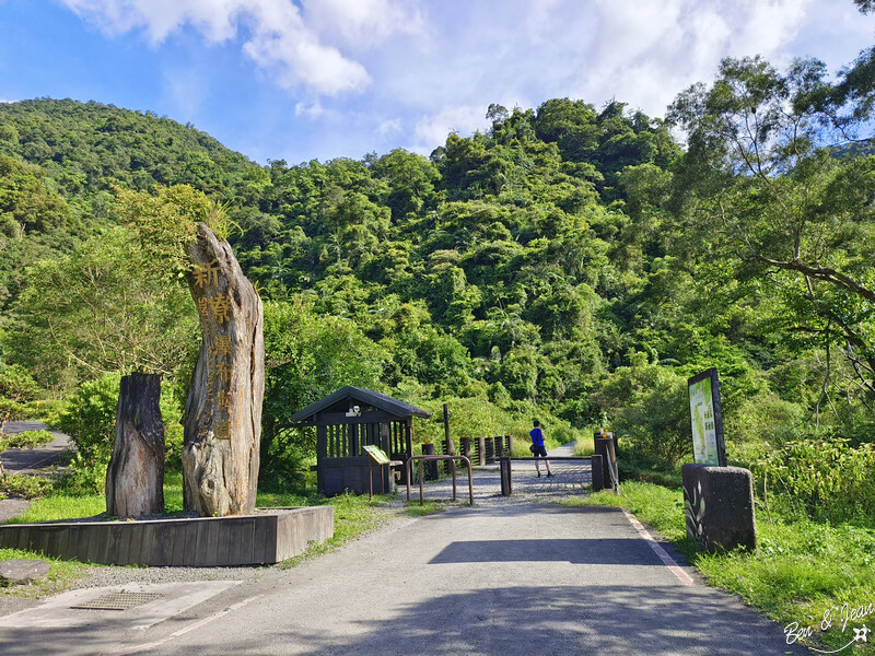 宜蘭縣冬山鄉新寮瀑布》漫步輕鬆好走森林步道  探訪雙層沁涼瀑布  宜蘭冬山免費景點
