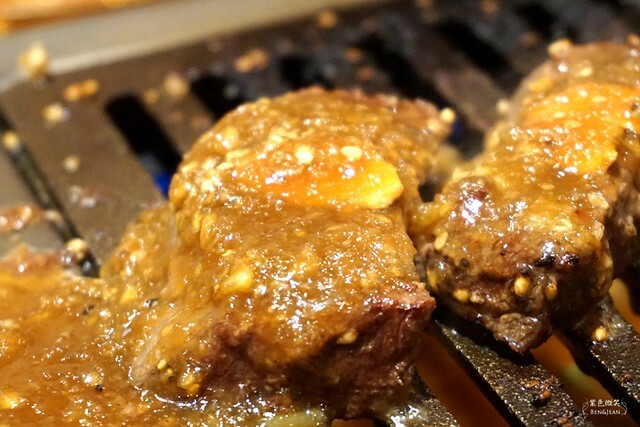 日本東京必吃燒肉》大阪烤肉 / 荷爾蒙 二子 新橋本館，ホルモンふたご人氣名品黑毛牛助肉經典好吃