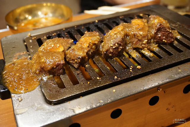 日本東京必吃燒肉》大阪烤肉 / 荷爾蒙 二子 新橋本館，ホルモンふたご人氣名品黑毛牛助肉經典好吃