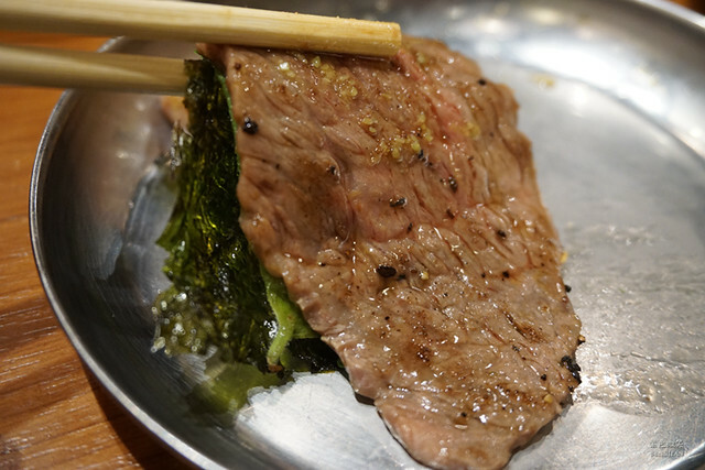 日本東京必吃燒肉》大阪烤肉 / 荷爾蒙 二子 新橋本館，ホルモンふたご人氣名品黑毛牛助肉經典好吃