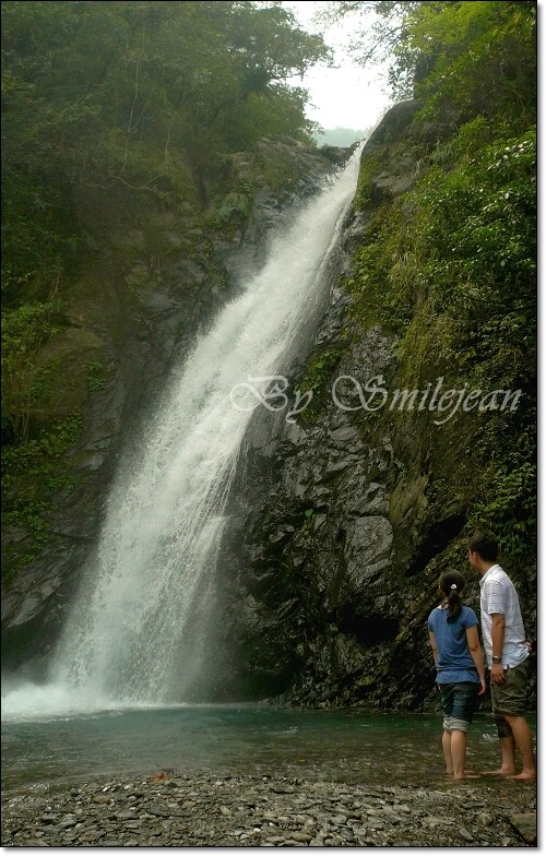 宜蘭縣冬山鄉新寮瀑布》漫步輕鬆好走森林步道  探訪雙層沁涼瀑布  宜蘭冬山免費景點