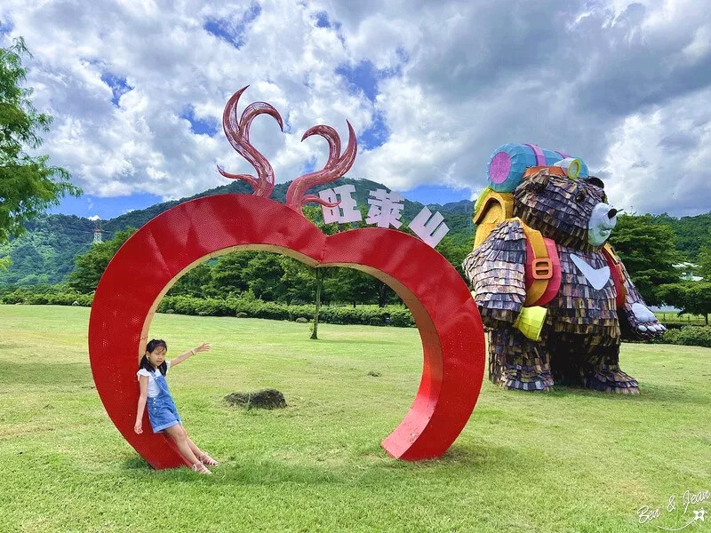 嘉義縣竹崎鄉竹崎親水公園》免費兒童戲水區超熱門、天空走廊、花仙子步道也很美、季節限定花旗木必看，竹崎車站對面
