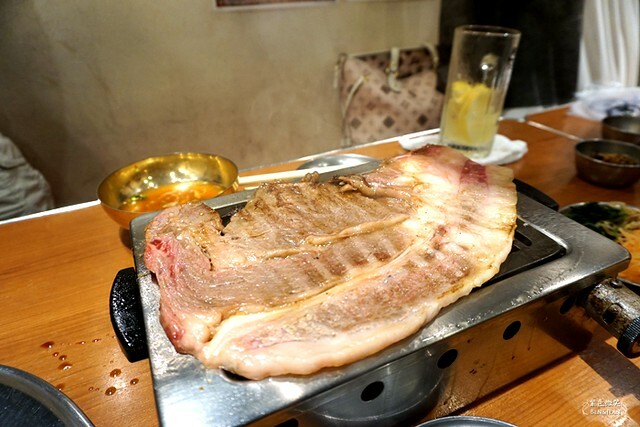 日本東京必吃燒肉》大阪烤肉 / 荷爾蒙 二子 新橋本館，ホルモンふたご人氣名品黑毛牛助肉經典好吃