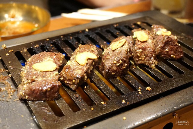 日本東京必吃燒肉》大阪烤肉 / 荷爾蒙 二子 新橋本館，ホルモンふたご人氣名品黑毛牛助肉經典好吃