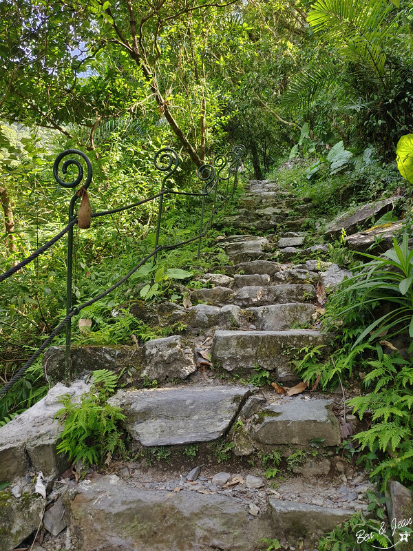 宜蘭縣冬山鄉新寮瀑布》漫步輕鬆好走森林步道  探訪雙層沁涼瀑布  宜蘭冬山免費景點