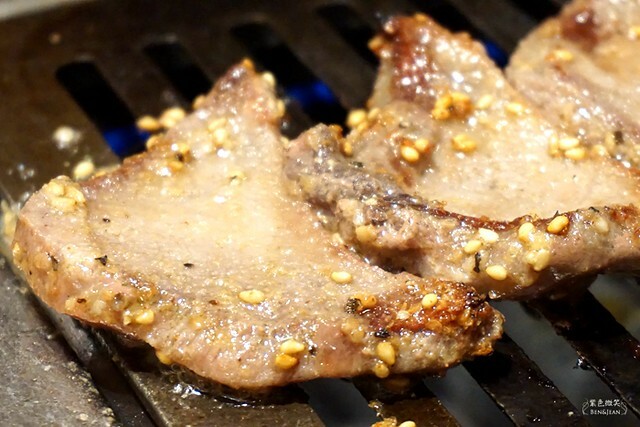 日本東京必吃燒肉》大阪烤肉 / 荷爾蒙 二子 新橋本館，ホルモンふたご人氣名品黑毛牛助肉經典好吃