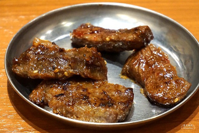 日本東京必吃燒肉》大阪烤肉 / 荷爾蒙 二子 新橋本館，ホルモンふたご人氣名品黑毛牛助肉經典好吃