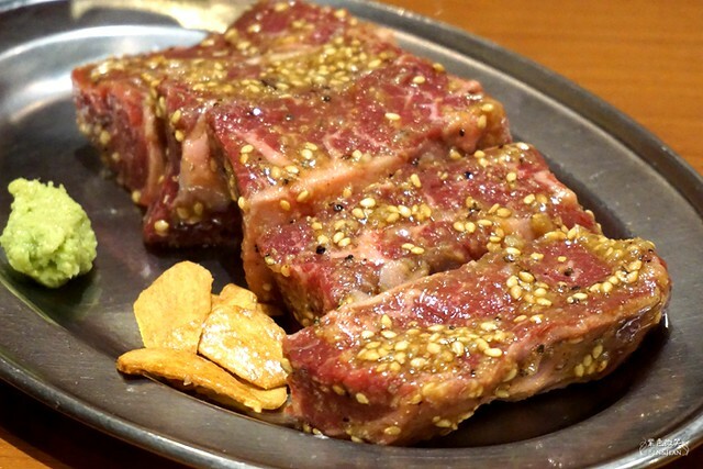 日本東京必吃燒肉》大阪烤肉 / 荷爾蒙 二子 新橋本館，ホルモンふたご人氣名品黑毛牛助肉經典好吃