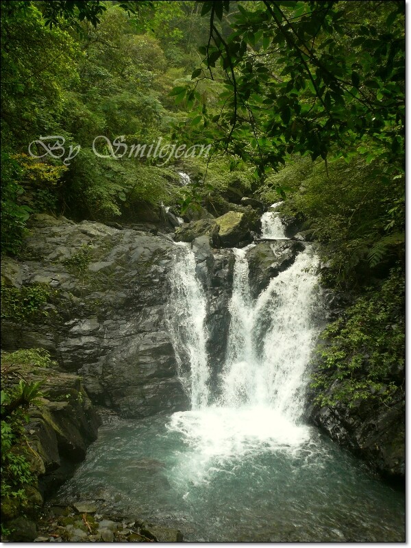 宜蘭縣冬山鄉新寮瀑布》漫步輕鬆好走森林步道  探訪雙層沁涼瀑布  宜蘭冬山免費景點