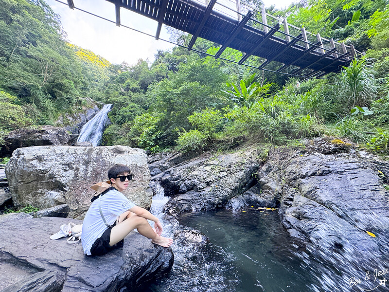 宜蘭縣冬山鄉新寮瀑布》漫步輕鬆好走森林步道  探訪雙層沁涼瀑布  宜蘭冬山免費景點