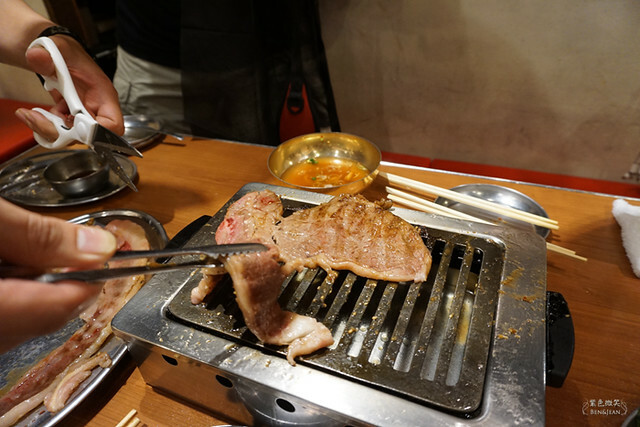 日本東京必吃燒肉》大阪烤肉 / 荷爾蒙 二子 新橋本館，ホルモンふたご人氣名品黑毛牛助肉經典好吃