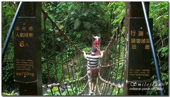 宜蘭縣冬山鄉新寮瀑布》漫步輕鬆好走森林步道  探訪雙層沁涼瀑布  宜蘭冬山免費景點