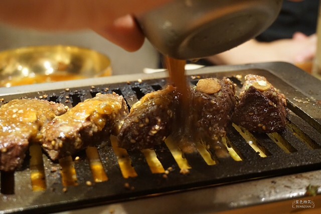 日本東京必吃燒肉》大阪烤肉 / 荷爾蒙 二子 新橋本館，ホルモンふたご人氣名品黑毛牛助肉經典好吃