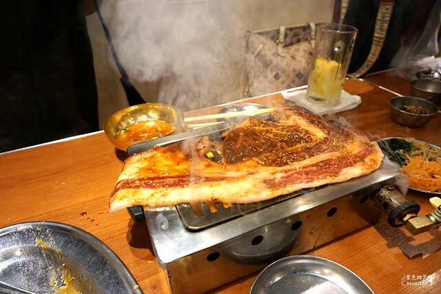 日本東京必吃燒肉》大阪烤肉 / 荷爾蒙 二子 新橋本館，ホルモンふたご人氣名品黑毛牛助肉經典好吃